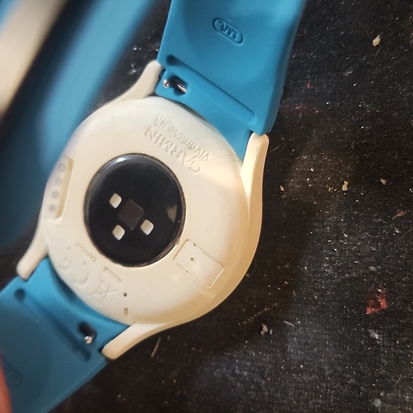 Garmin Vivomove HR Rose Gold with a Turquoise Band - Picture 4 of 5